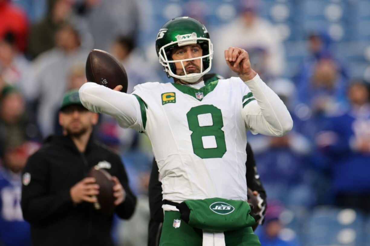 New York Jets quarterback Aaron Rodgers warms up prior to an NFL game against the Buffalo Bills