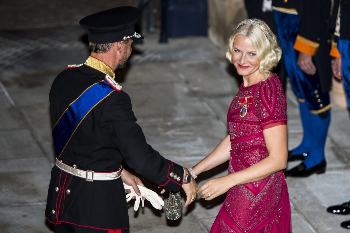 De Krounprënz Haakon zesumme mat senger Fra Mette-Marit bei der Hochzäit vum Guillaume am Joer 2012.