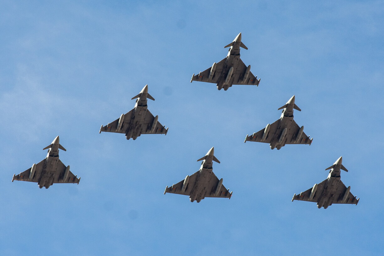 6 Eurofighter Typhoon Fligeren, déi a Formatioun fléien.