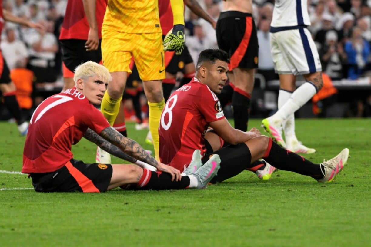 Manchester United's Alejandro Garnacho (left) and Casemiro react after their defeat to Tottenham in the League Cup final