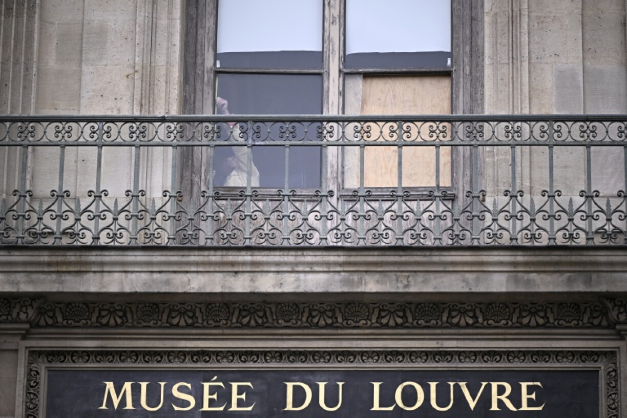 Thieves entered the Louvre through a window and stole eight priceless pieces of jewellery