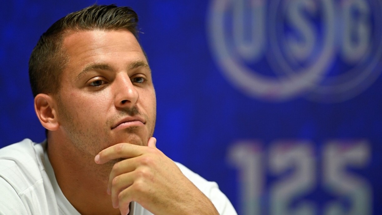 Den Anthony Moris bei der Pressekonferenz virum Match.