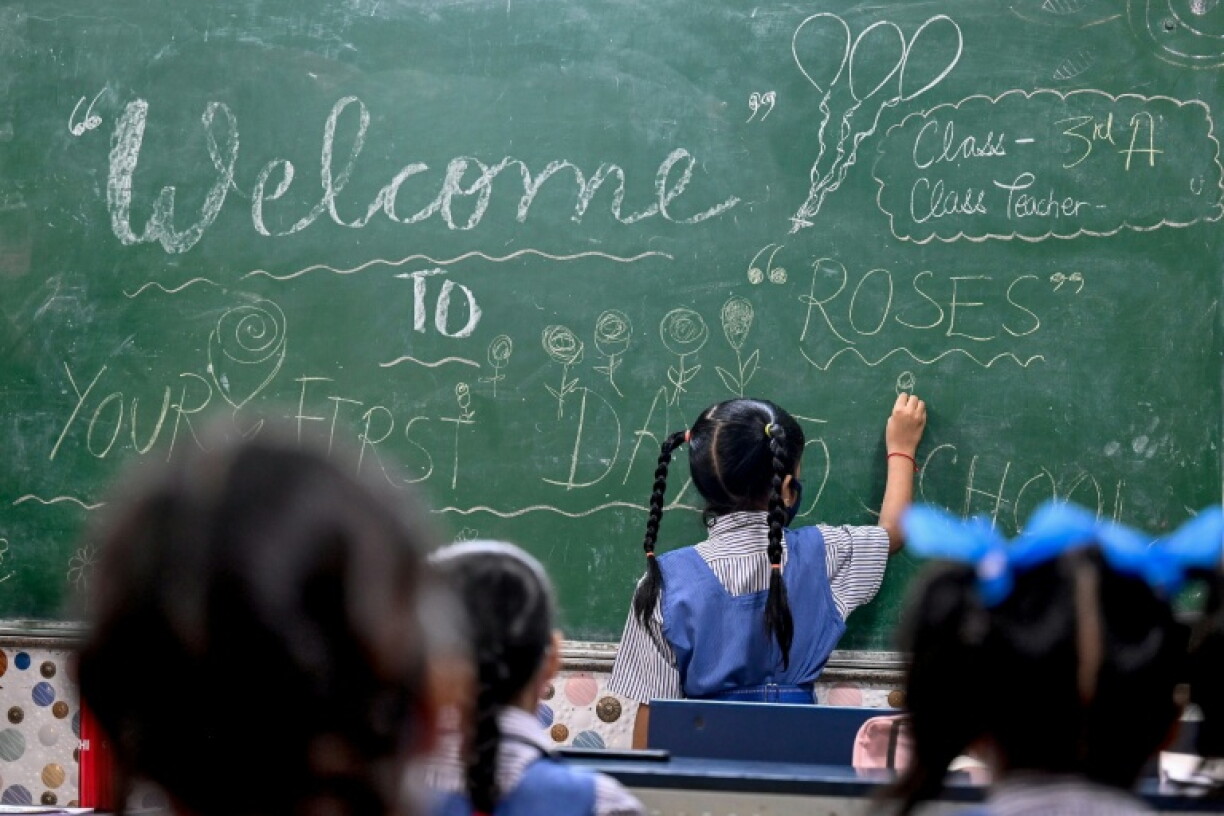 Les chocs climatiques extrêmes ont exposé les filles à "un risque accru de décrochage scolaire" en 2025, a indiqué l'Unicef, déplorant qu'elles "assument des responsabilités supplémentaires" au sein de leur foyer lors des catastrophes naturelles