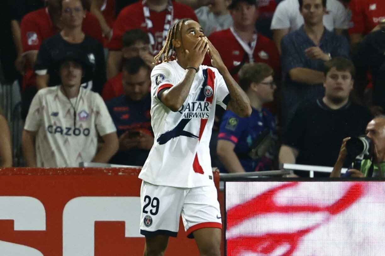 Le jeune attaquant Bradley Barcola homme en forme du PSG, ici buteur contre Lille à Villeneuve-d'Ascq, le 1er septembre 2024