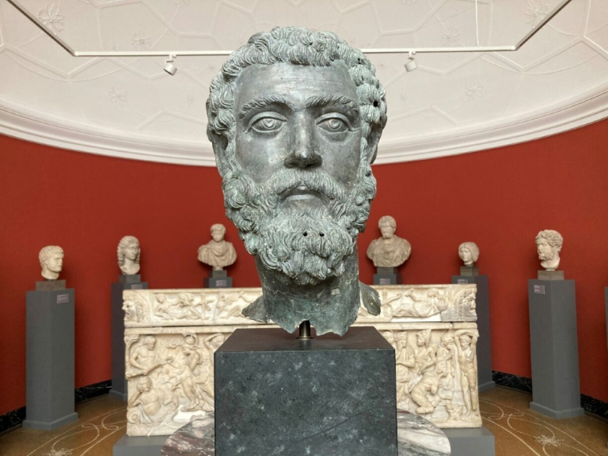Une tête en bronze de l'empereur romain Septime Sévère (145-211) exposée au musée Ny Carlsberg Glyptotek à Copenhague, le 29 juin 2023