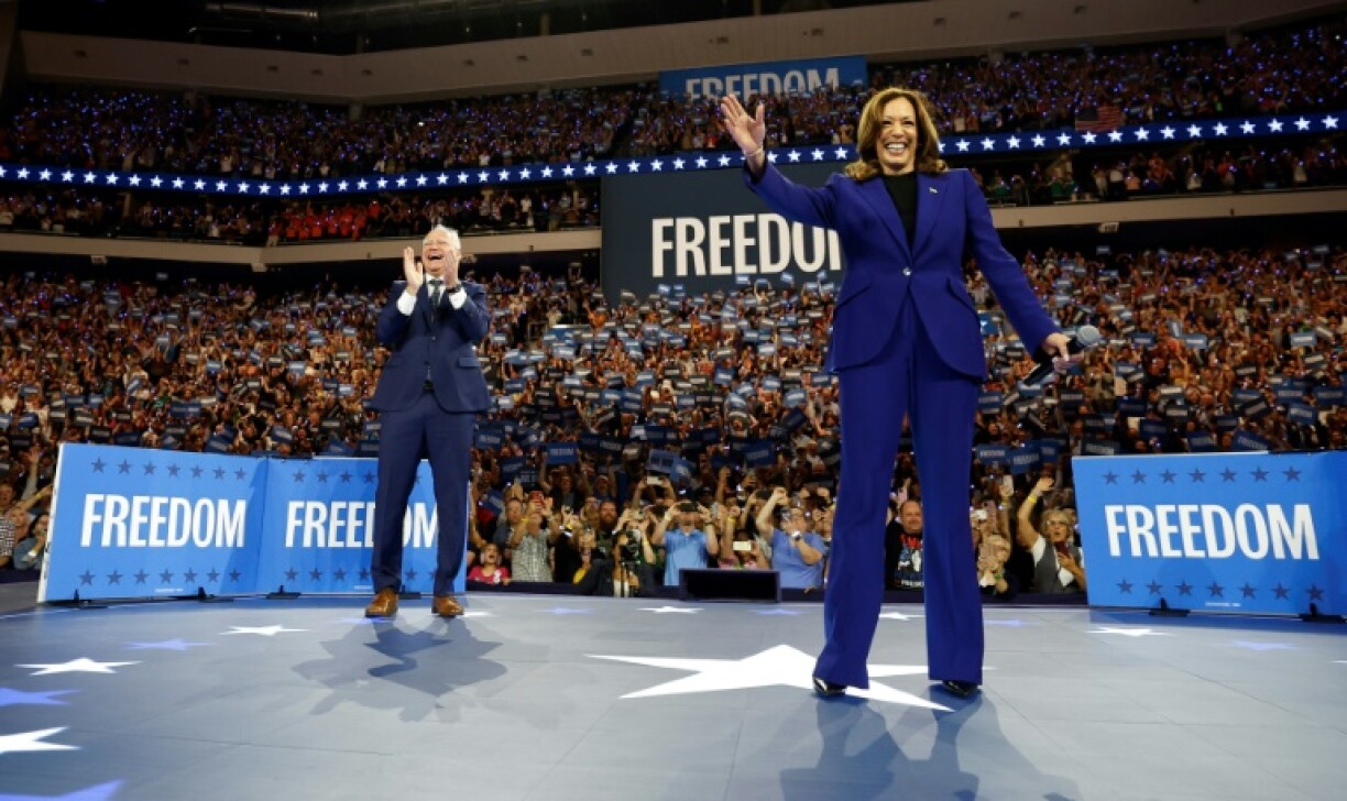 La vice-présidente américaine et candidate démocrate Kamala Harris et son colistier Tim Walz, à Milwaukee, le 20 août 2024