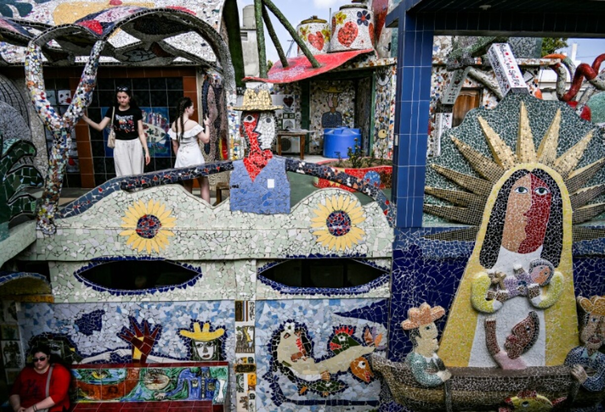 A thousand tourists a week visit the Cuban town of Jaimanitas