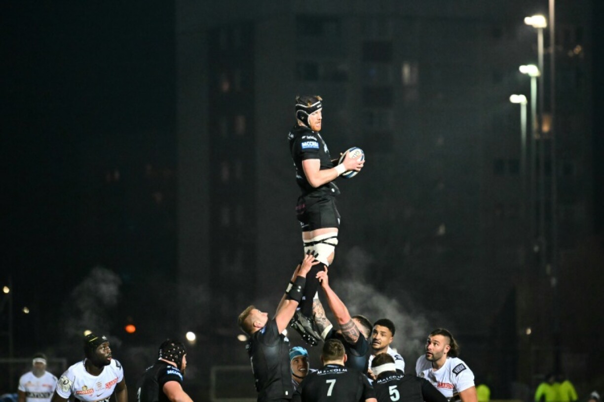 High life: Glasgow lock Scott Cummings catches the ball in a line out