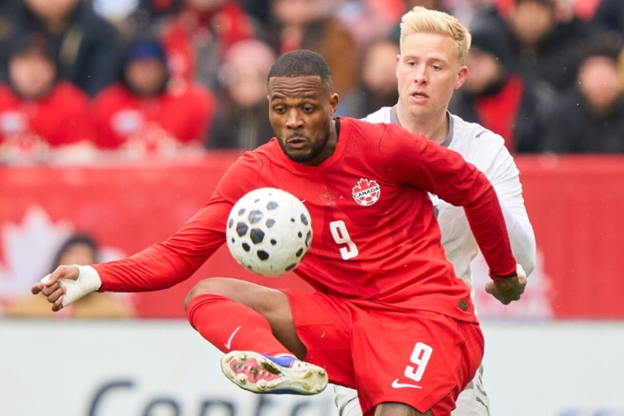 L'attaquant du Canada Cyle Larin (au premier plan) lors du match amical contre l'Islande le 28 mars 2026 à Toronto