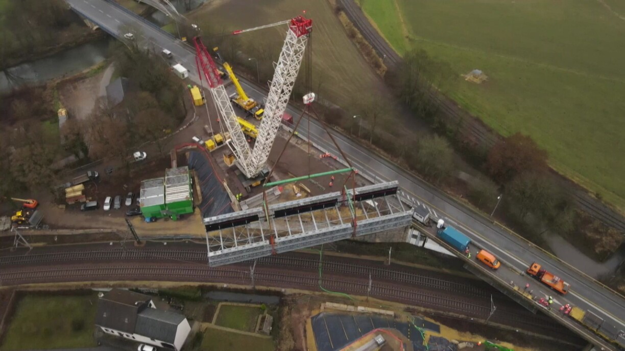 While construction of the new bridge lasts, motorists will have to use a provisional bridge, which was installed in February.