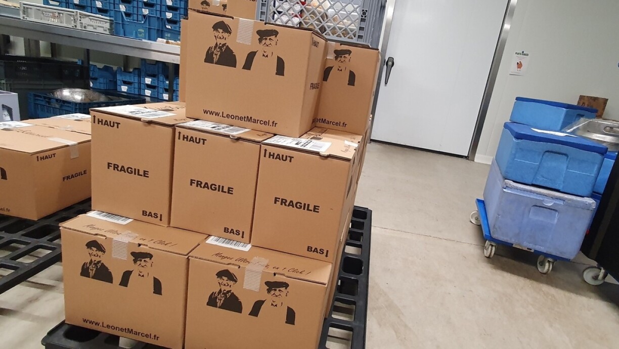 Les colis prêts à être expédiés le vendredi, pour être reçus dès le lendemain par les clients.