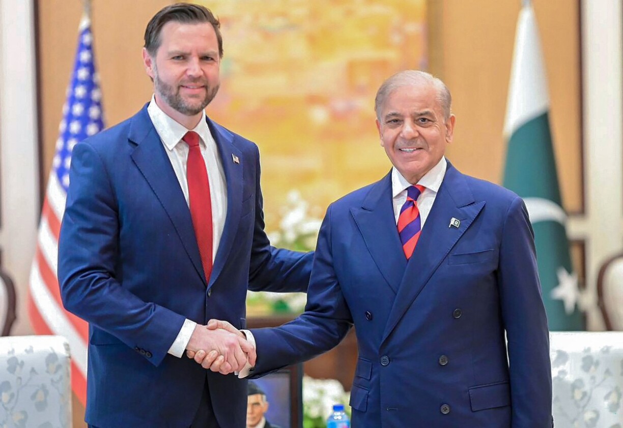 Den US-Vizepresident Vance (l.) an de pakistanesche Premier Shariff (r.).
