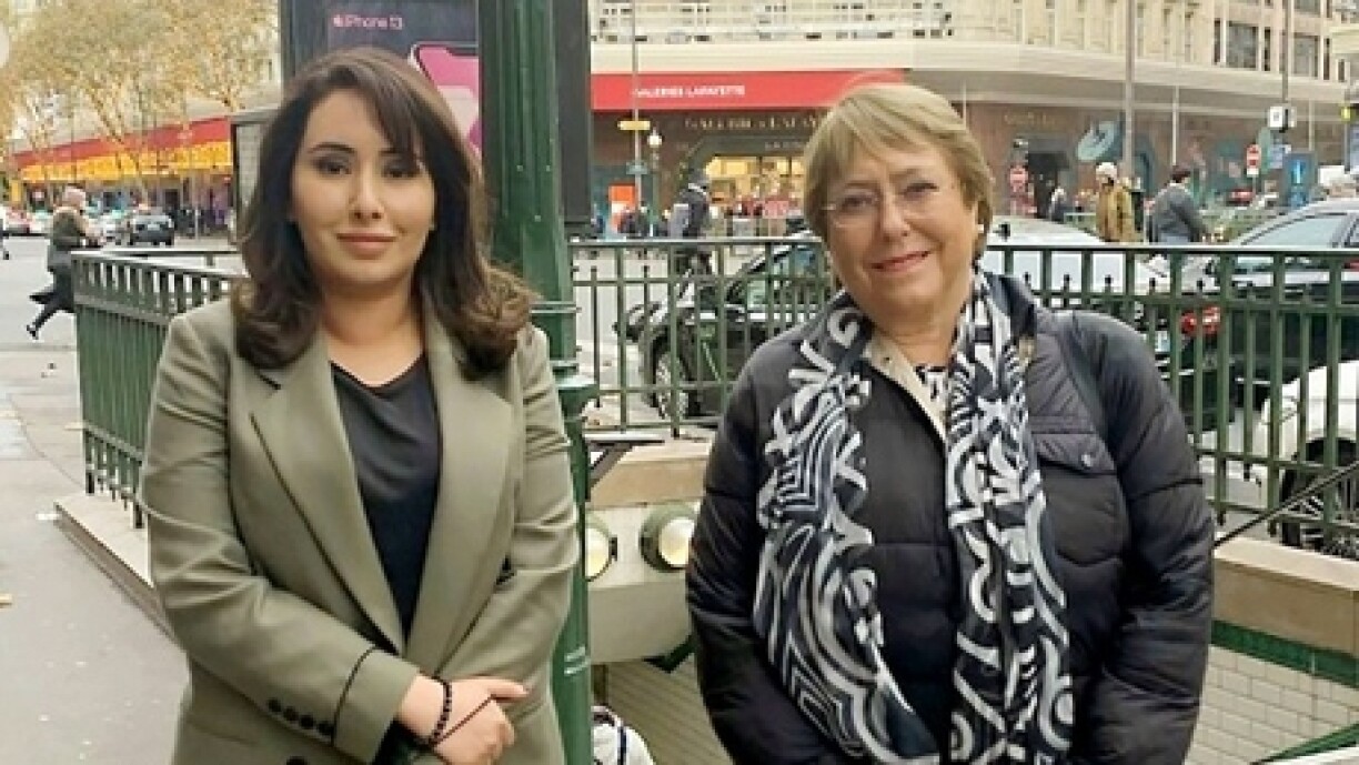 Photo diffusée le 19 février 2022 par l'ONU de la princesse Latifa de Dubaï avec Michele Bachelet, Haute commissaire aux droits de l'homme de l'ONU, à Paris