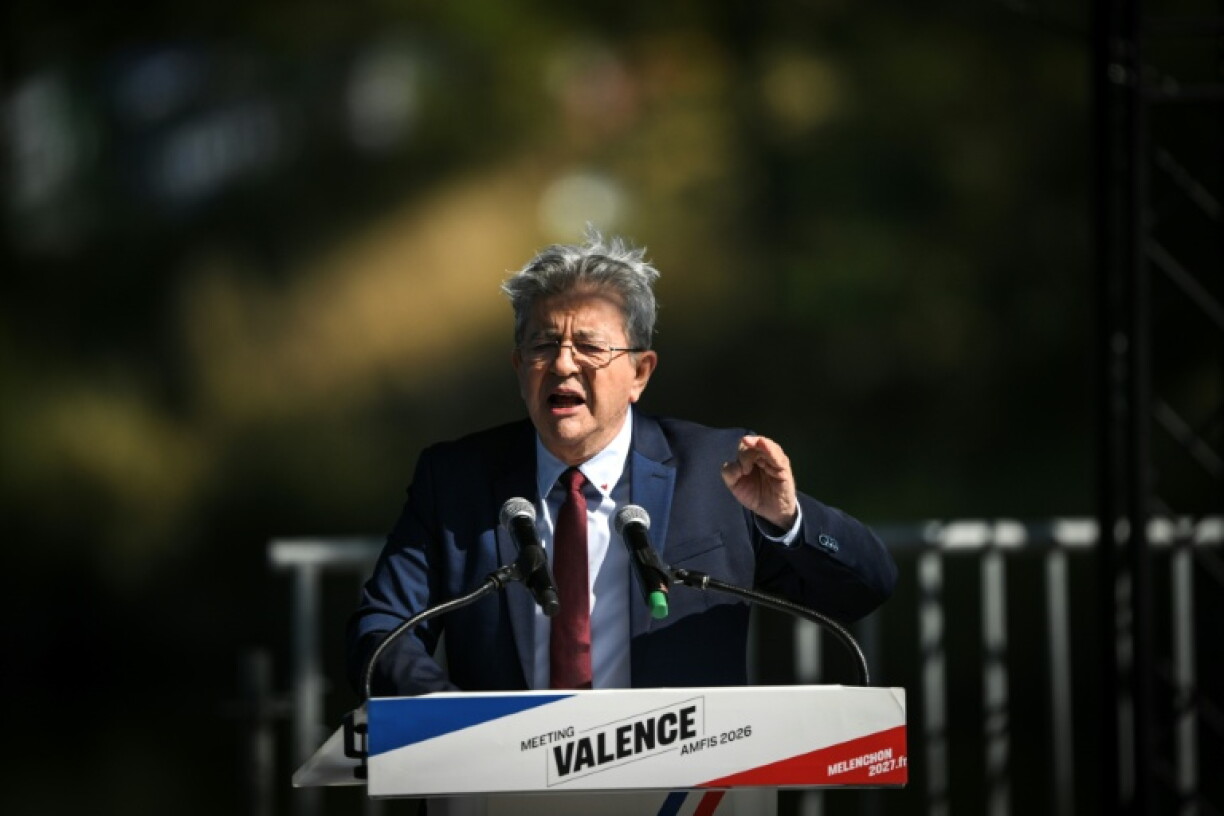 Jean-Luc Mélenchon lors de son discours de clôture des universités d'été de LFI, à Châteauneuf-sur-Isère, dans la Drôme, le 23 août 2026