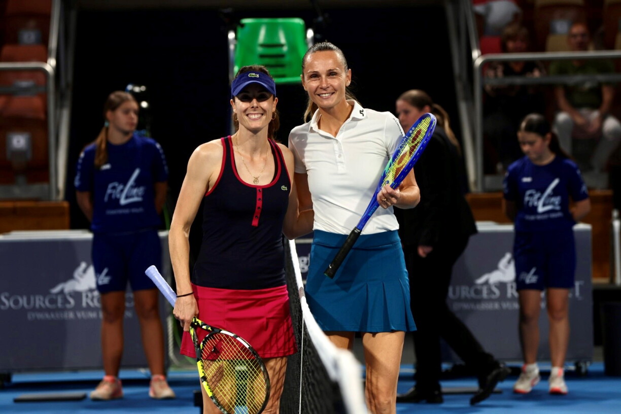 D'Alizé Cornet (lénks) huet der Slowakin Magdalena Rybarikova, keng Chance gelooss.