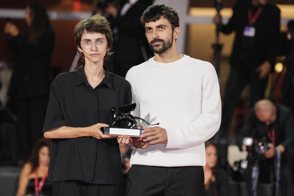 D'Rachel Szor an de Yuval Abraham hu fir hiren Documentaire "Naza" um Filmfestival vu Venedeg de Spezialpräis vun der Jury kritt.