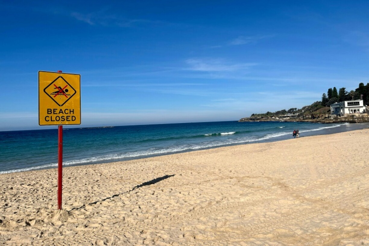 Vor der Westküste Australiens ist ein Surfer von einem Hai angegriffen und schwer verletzt worden. er Vorfall ereignete sich den Behörden zufolge in Glenfield Beach etwa 400 Kilometer nördlich der Stadt Perth.
