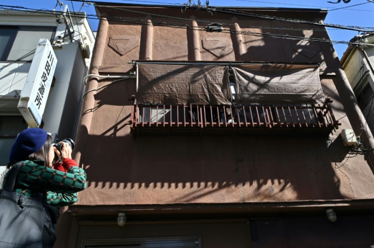 Beniko's photos, taken in Tokyo and other Japanese red-light districts, focus mainly on the buildings and rooms used for sex work, which are usually hidden from view