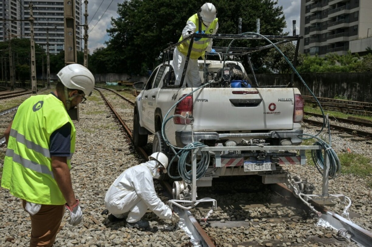 Every day of intense heat, trains in Brazil are exposed to an imperceptible risk: high temperatures, which reached a record in 2024, could deform the tracks and cause derailments