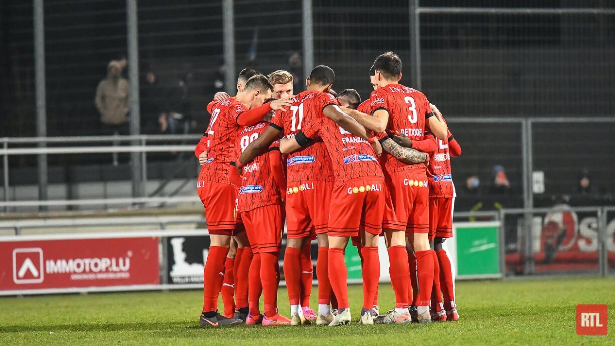 Une photo de l'équipe de Differdange avant leur match face à Dudelange en 2021
