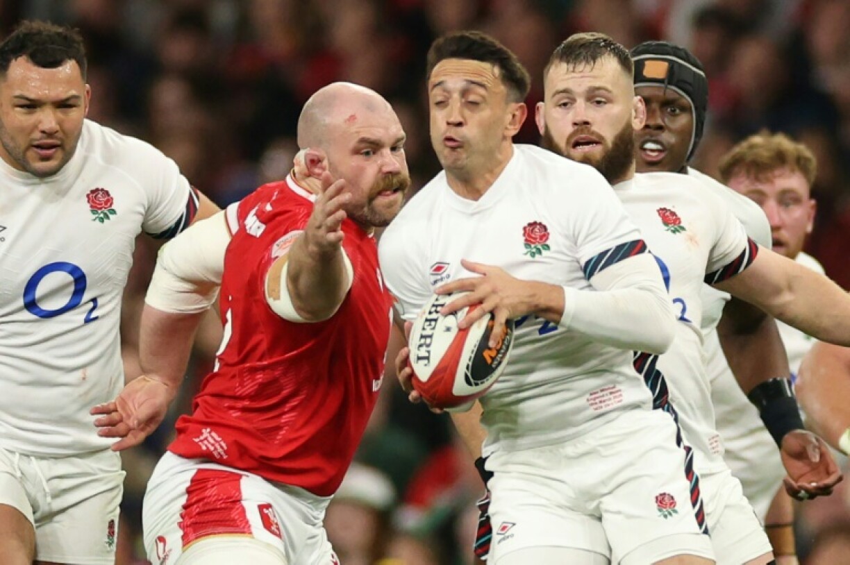 England's scrum-half Alex Mitchell (C)