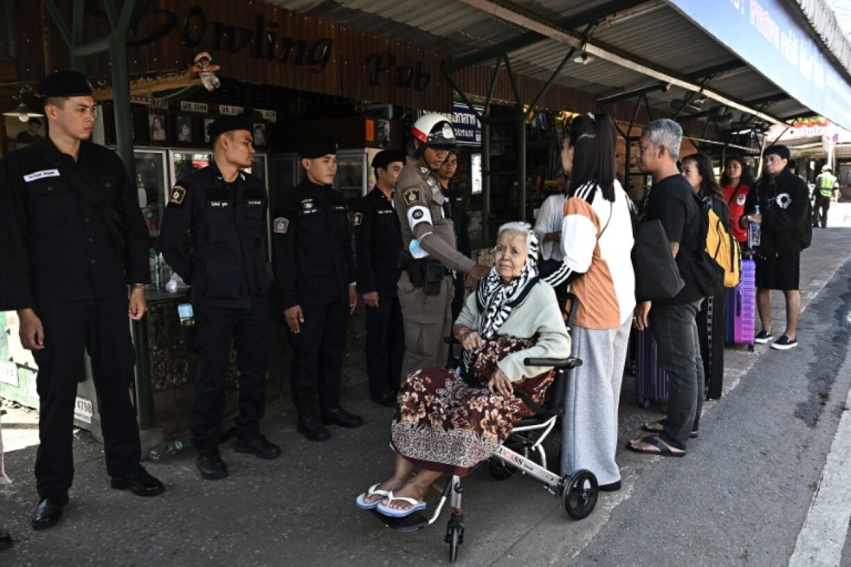 Thailand has closed crossing points in in all seven border provinces to everyone except students and those seeking medical treatment, after a long-running border row