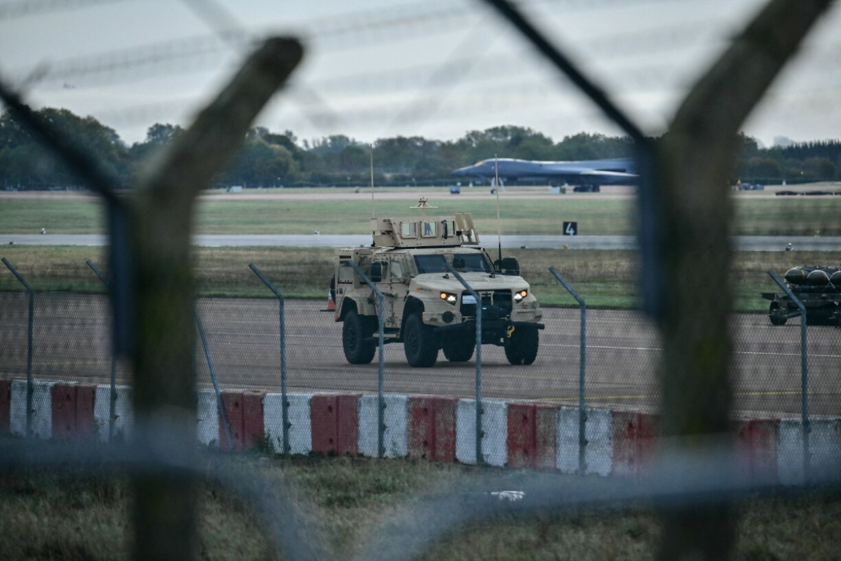 E Militärgefier op der Loftwaffebasis Fairford.
