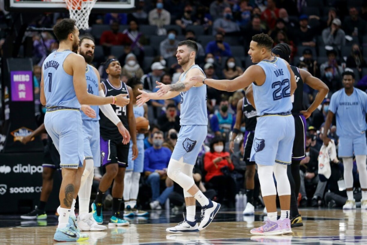 Kyle Anderson, Steven Adams, John Konchar et Desmond Bane lors du match entre leur équipe de Memphis et les Sacramento Kings, le 26 décembre 2021