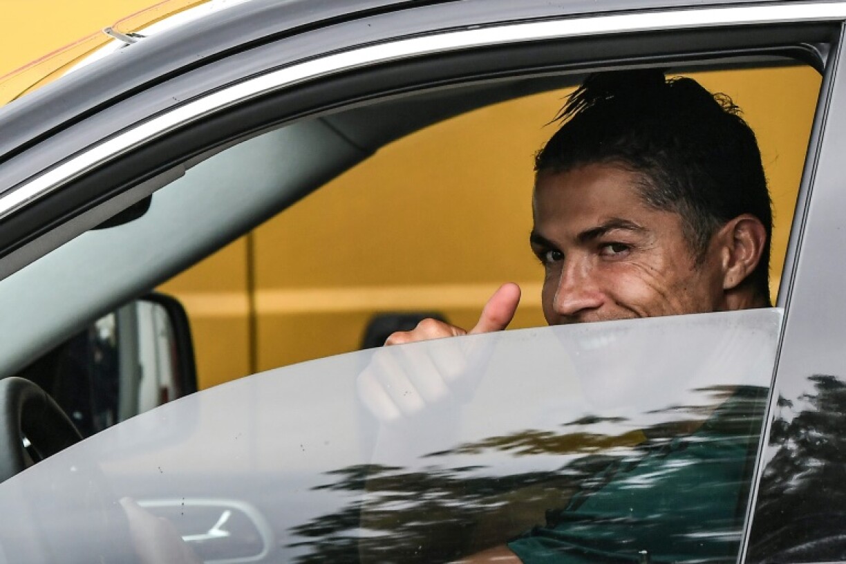 L'attaquant de la Juventus Cristiano Ronaldo quitte le centre d'entraînement, le 19 mai 2020 à Turin