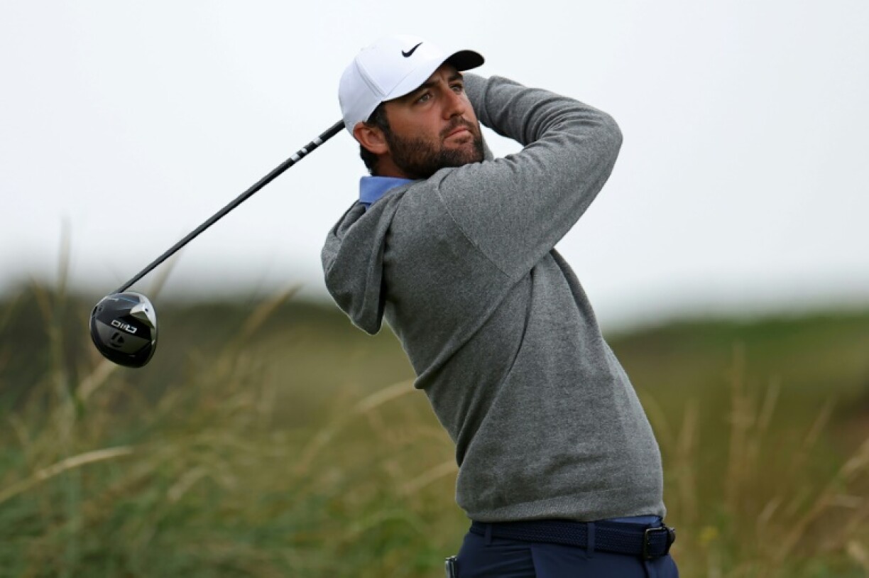 Scottie Scheffler made eight birdies in his second round to surge to the top of the leaderboard