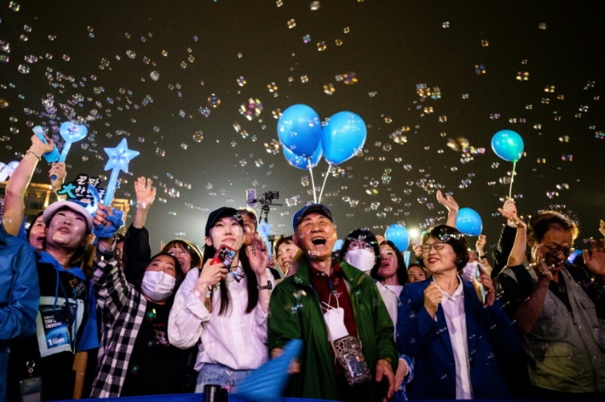 Supporters of South Korean presidential frontrunner Lee Jae-myung cheer during the Democratic Party candidate's final campaign event ahead of the June 3, 2025 election