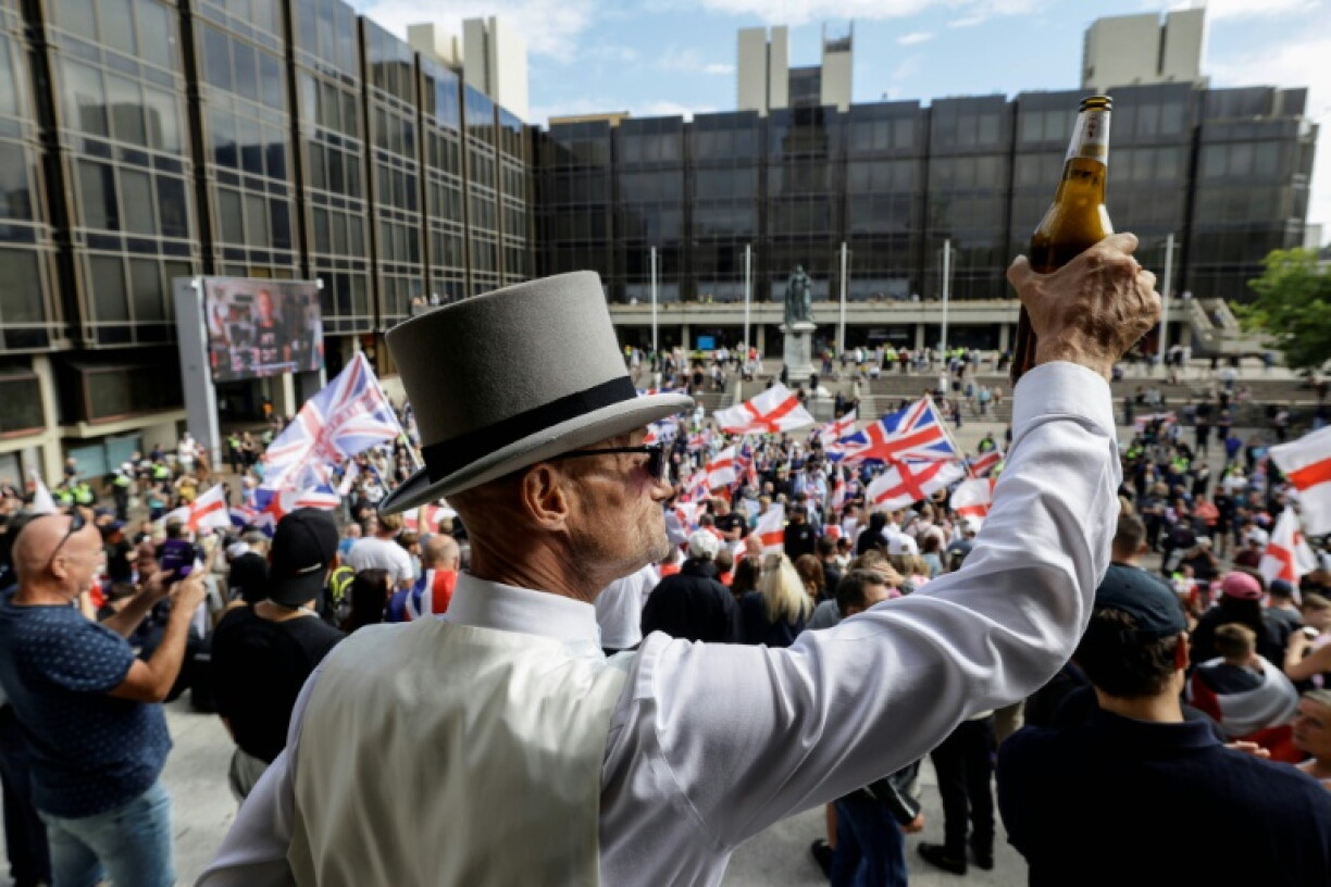 Manifestation anti-immigration dans la ville de Portsmouth, dans le sud de l'Angleterre (Royaume-Uni), le 12 septembre 2026