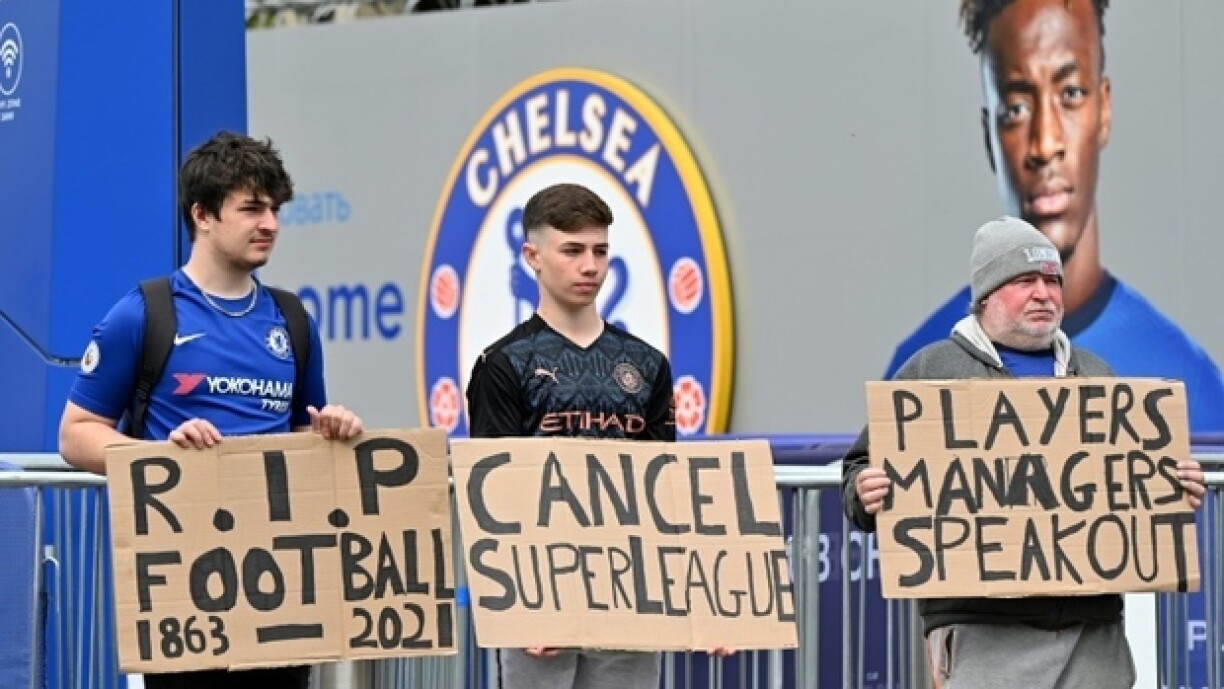 Vill Fans hu sech hannert d'Decisioun vun UEFA a FIFA a géint eng nei Super League gestallt.