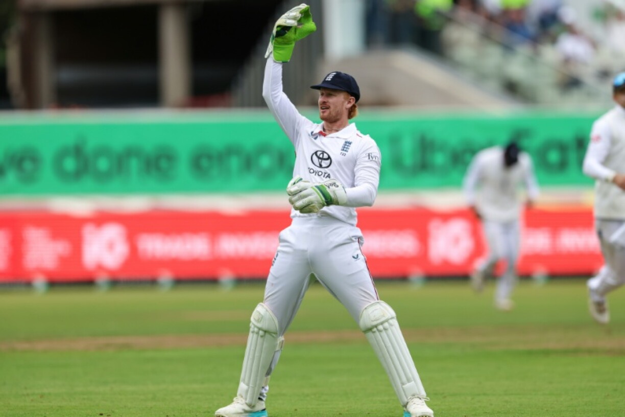 Jordan Cox could replace the injured Jos Buttler as England's wicketkeeper-batsman in the third one-day international against Sri Lanka at the Oval