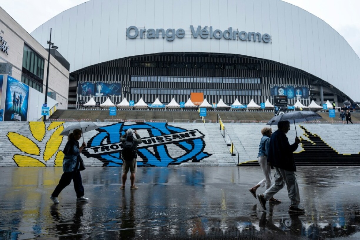Forecast storms around the Stade Velodrome forced the postponement of Sunday's Ligue 1 clash between Marseille and Paris Saint-Germain