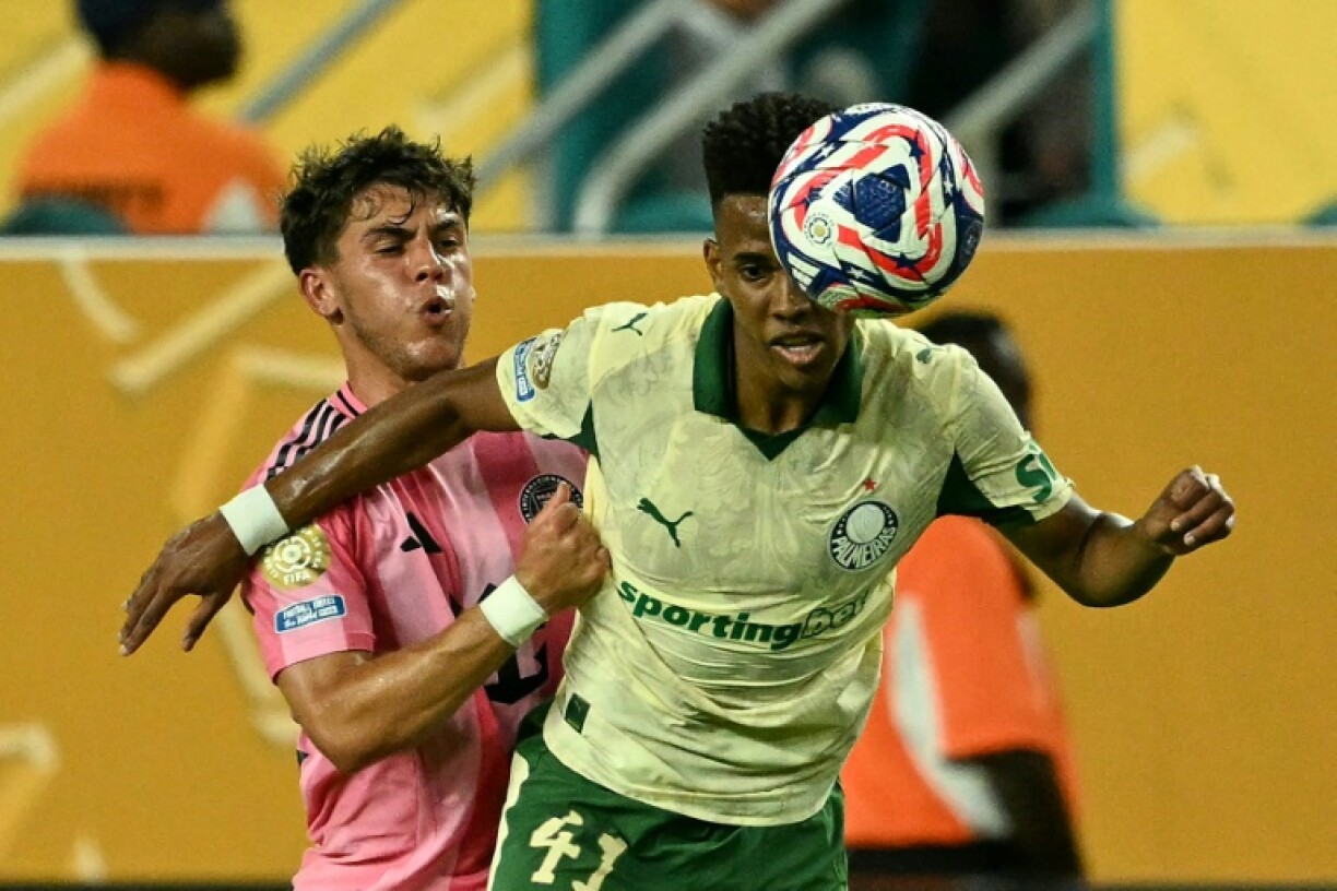 Estevao Willian (R) in action for Palmeiras against Inter Miami at the Club World Cup