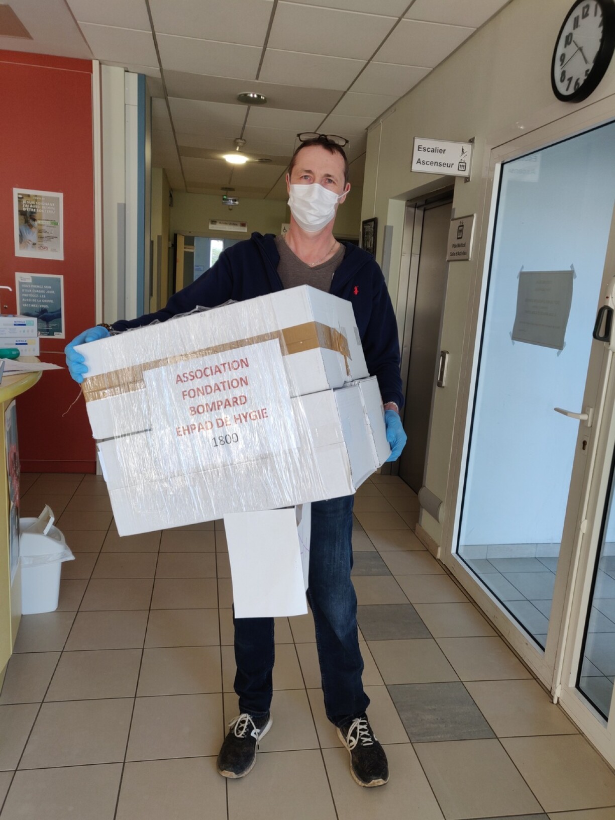 Livraison de masques par le SDIS à