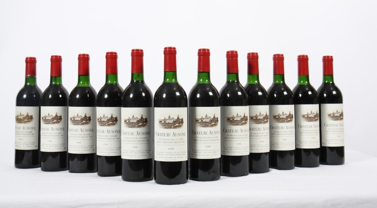 12 bouteilles de Château Ausone 1980 (estimés à 300/400 euros la bouteille)