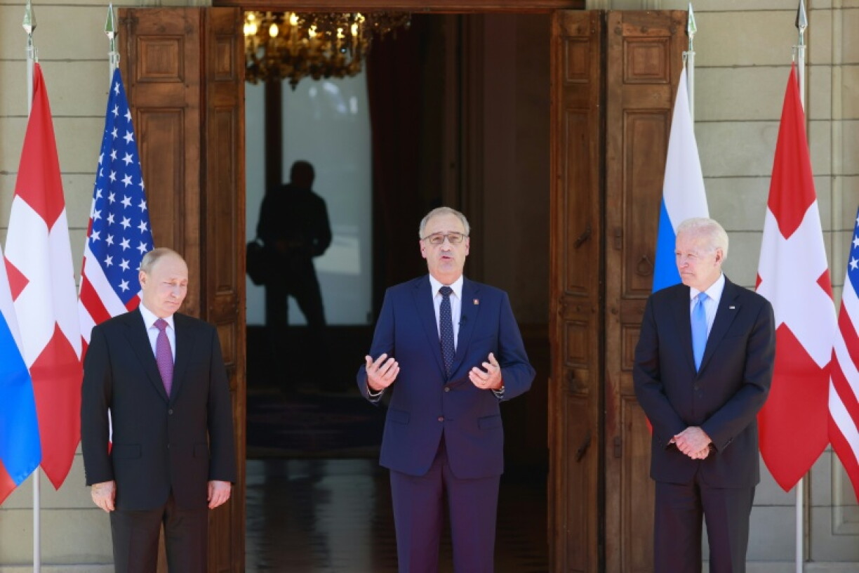 Guy Parmelin (C) welcomed Russian President Vladimir Putin (L) and US president Joe Biden to the Villa La Grange in Geneva in June 2021