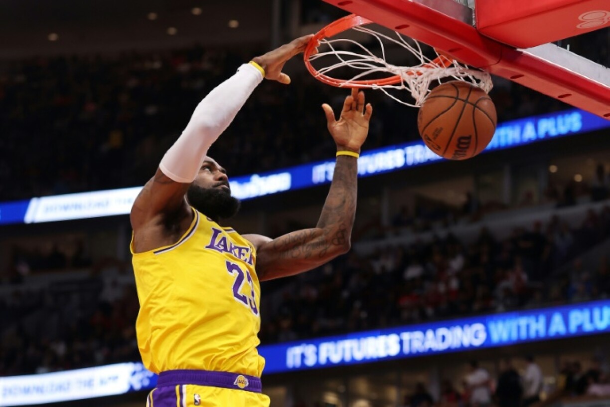 Los Angeles Lakers star LeBron James throws down a dunk in an NBA game against the Chicago Bulls
