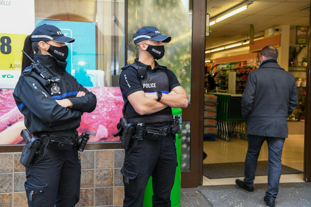 La police a notamment veillé au respect des règles dans les centres commerciaux, où des abus ont plusieurs fois été rapportés.