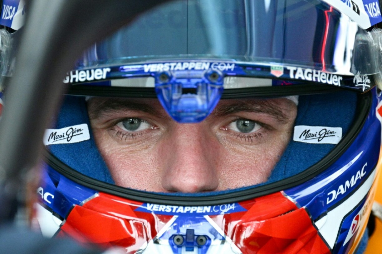 Le pilote Red Bull Max Verstappen lors des essais du Grand Prix de Singapour le 9 octobre 2026 sur le circuit urbain de Marina Bay à Singapour
