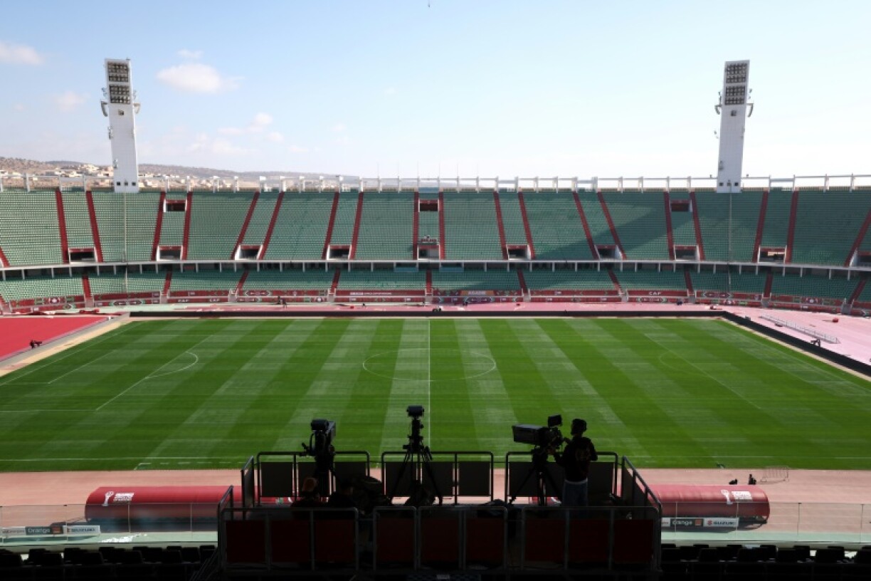 Vue générale de la pelouse du grand stade d'Agadir, l'une des enceintes de la Coupe d'Afrique des nations, le 20 décembre 2025