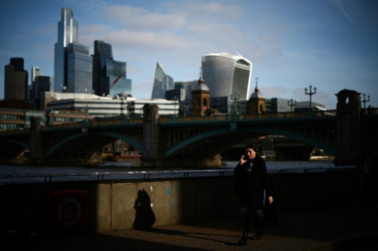 Britain's 5G mobile connectivity lags behind other G7 countries.