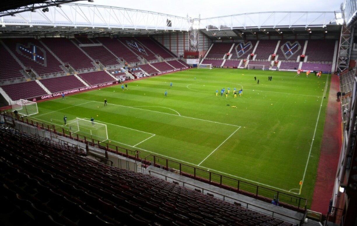 Hearts are aiming to become the first side outside Celtic and Rangers to win the Scottish title in 40 years