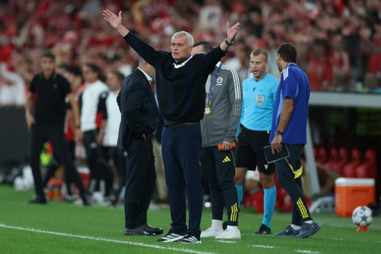 Jose Mourinho's Fenerbahce lost to Benfica in their Champions League play-off tie