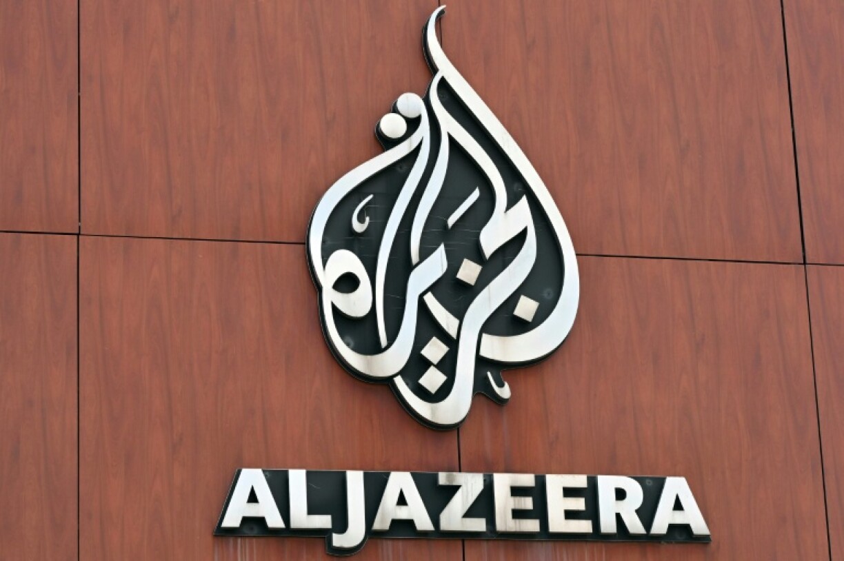 Im Gazastreifen ist nach Angaben des katarischen Nachrichtensenders Al-Dschasira einer seiner Mitarbeiter bei einem israelischen Drohnenangriff getötet worden. Die israelische Armee äußerte sich zunächst nicht dazu.