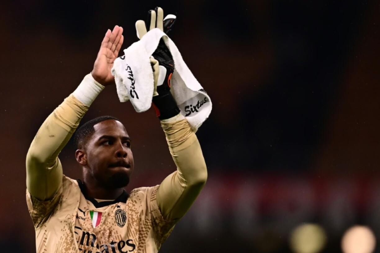 Le gardien de but français de l'AC Milan Mike Maignan de retour de blessure lors du match entre Milan et l'Atalanta le 26 fevrier 2023 à Milan