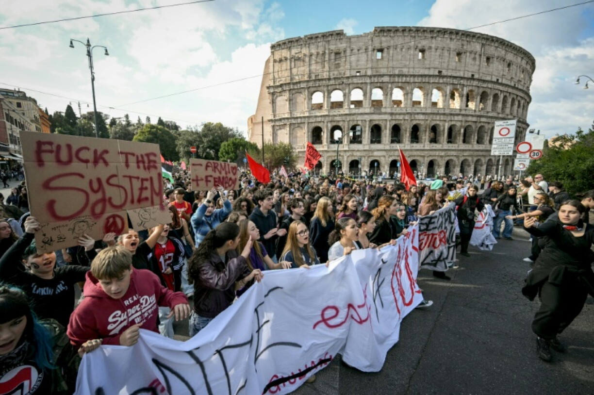 Manifestation pour réclamer davantage de financements pour les écoles et des mesures contre l’augmentation du coût de la vie, le 30 octobre 2026 à Rome