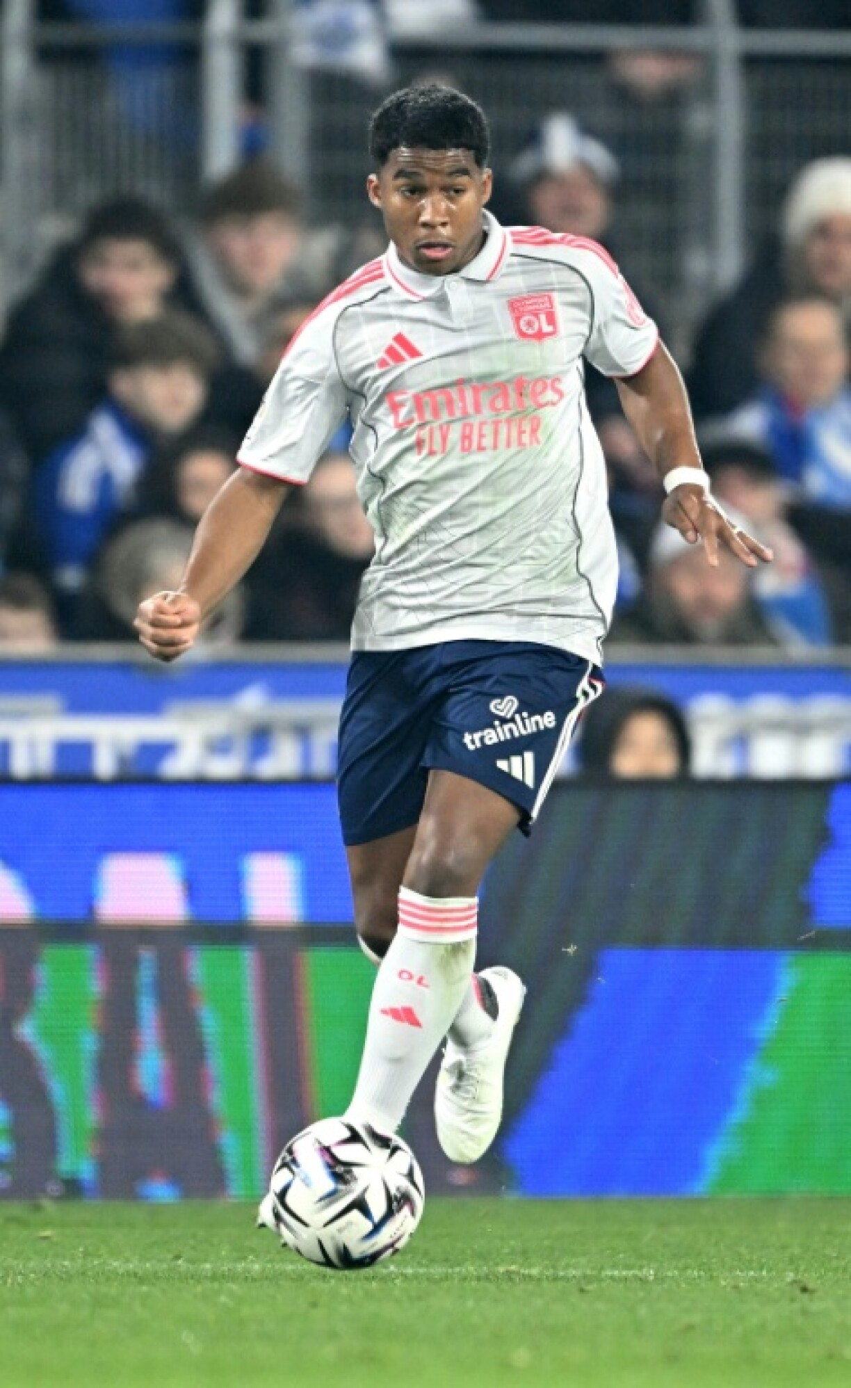 Endrick, l'attaquant brésilien de Lyon, au cours du match de Ligue 1 contre Strasbourg le 22 février 2026 au stade de La Meinau à Strasbourg